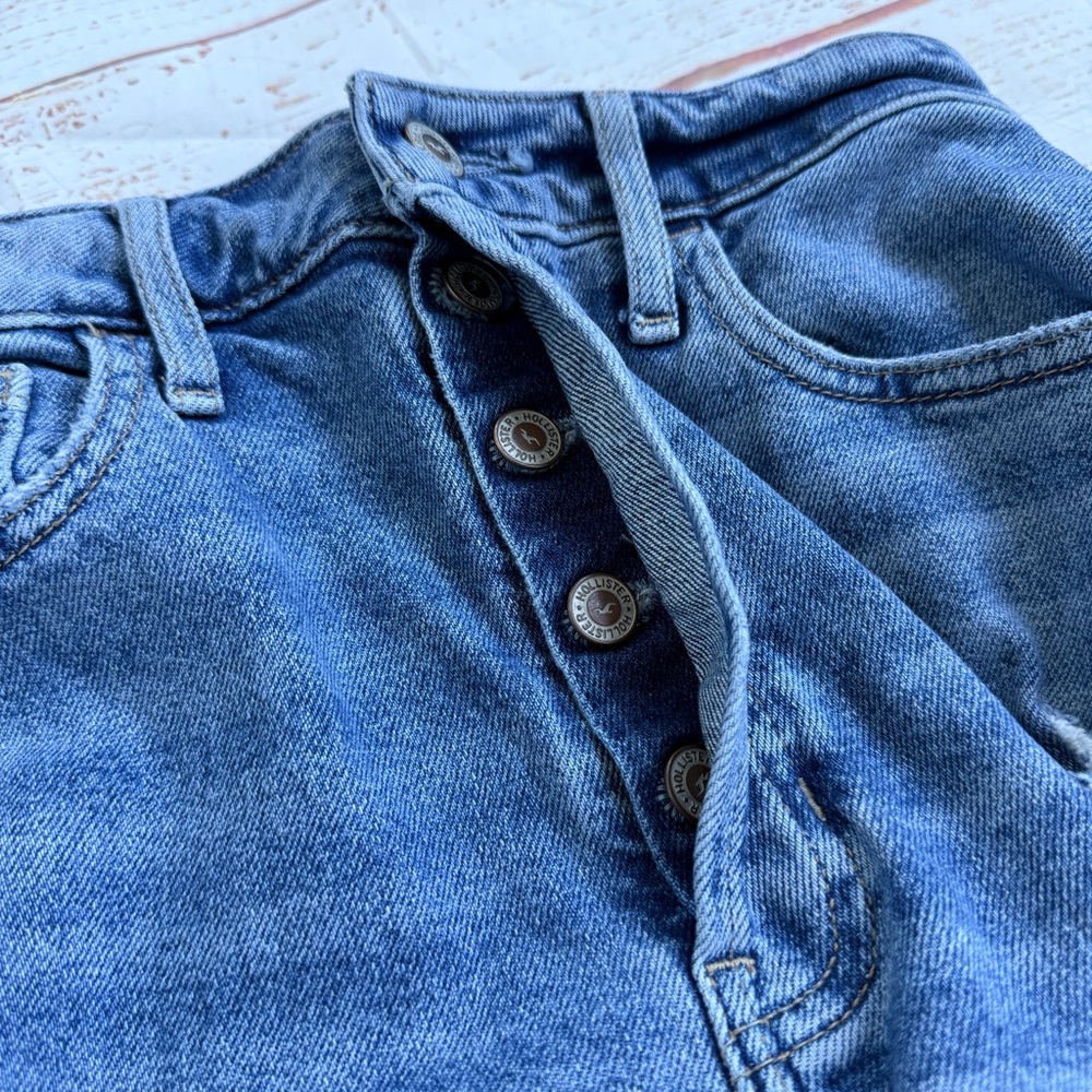 Hollister High-Waisted Ripped Jeans | Size 26/25 | Distressed Y2K Vibe - Picture 7 of 9